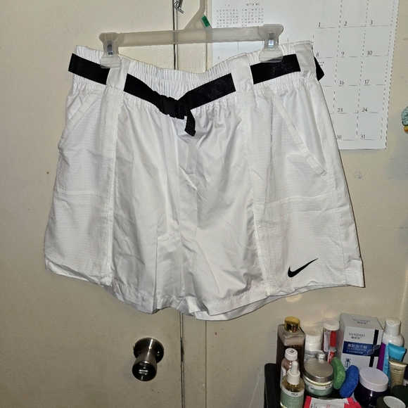 Nike | high-waisted shorts. - Picture 1 of 5